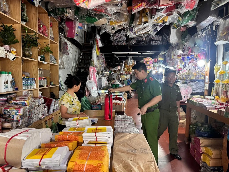 Công an xã An Quang: Tăng cường kiểm tra, hướng dẫn an toàn PCCC tại cơ sở sản xuất, kinh doanh vàng mã